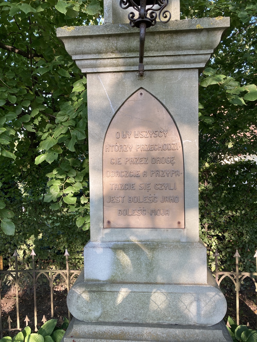 Kamenný kříž z roku 1922 v Albrechticích