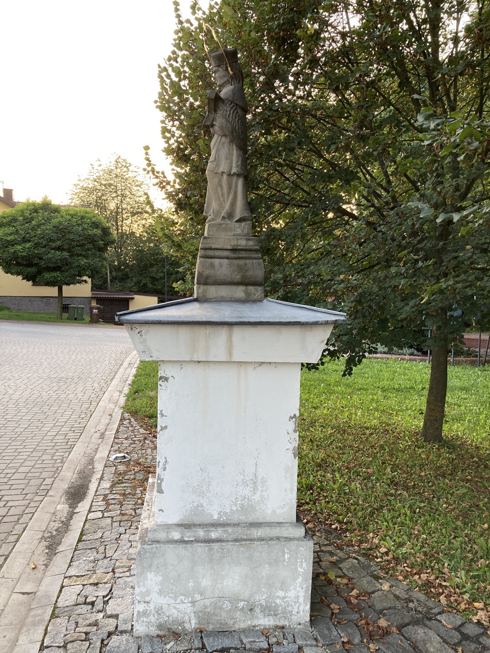 Socha sv. Jana Nepomuckého z roku 1843 v Horní Suché. KULTURNÍ PAMÁTKA