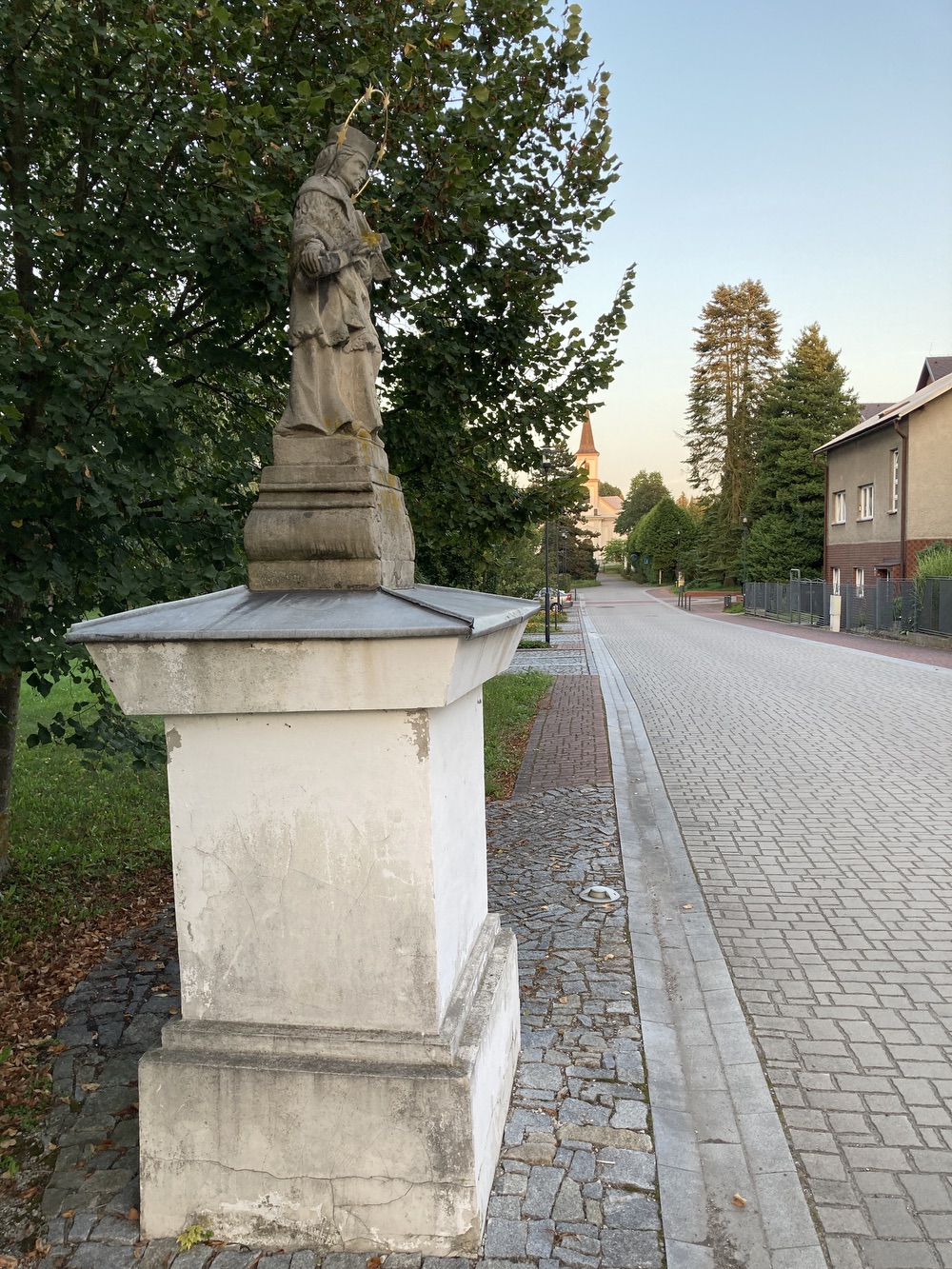 Socha sv. Jana Nepomuckého z roku 1843 v Horní Suché. KULTURNÍ PAMÁTKA