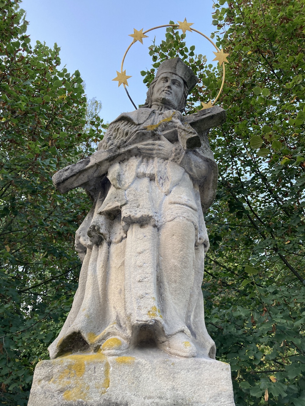 Socha sv. Jana Nepomuckého z roku 1843 v Horní Suché. KULTURNÍ PAMÁTKA