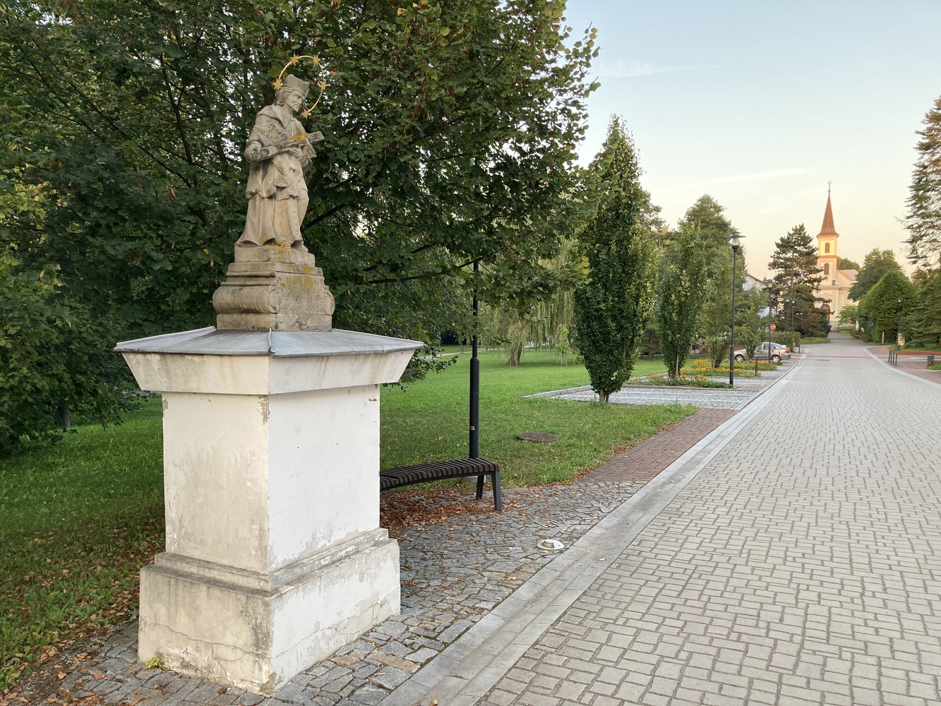 Socha sv. Jana Nepomuckého z roku 1843 v Horní Suché. KULTURNÍ PAMÁTKA