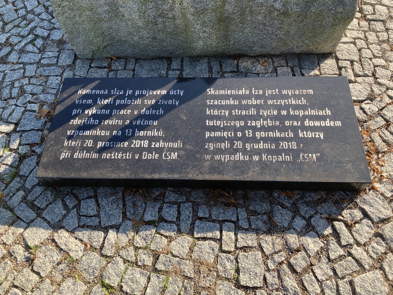 Kamenná slza ve Stonavě. Pomník horníkům, kteří zahynuli 20. prosince 2018 při důlním neštěstí v Dole ČSM.