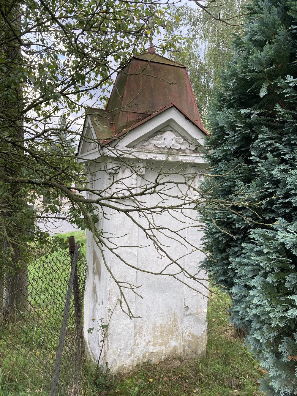 Výklenková kaplička sv. Floriána z roku 1914 v Dětmarovicích