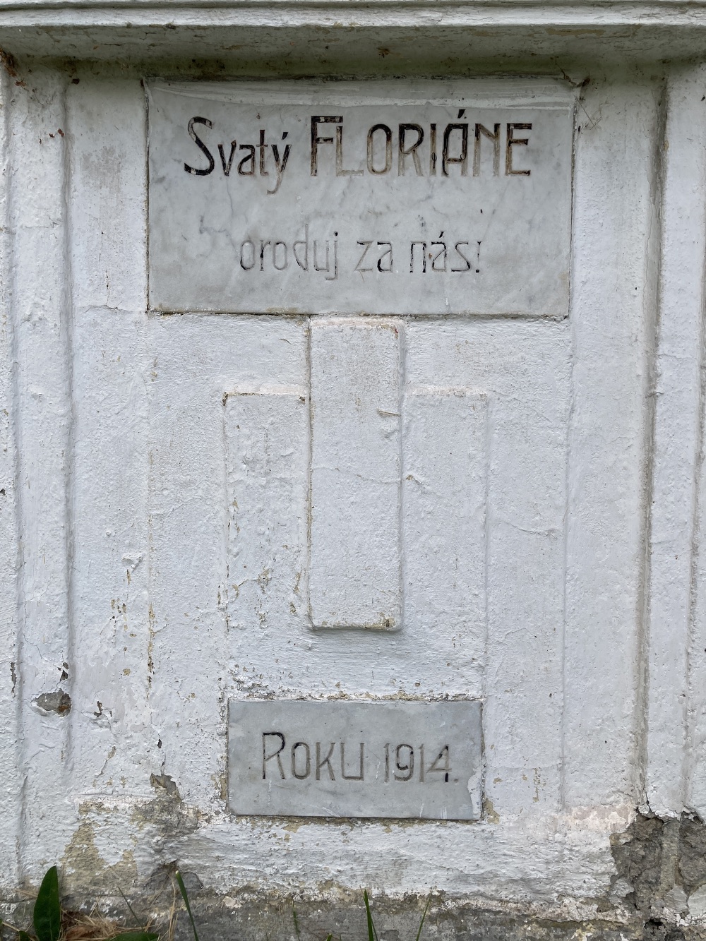 Výklenková kaplička sv. Floriána z roku 1914 v Dětmarovicích