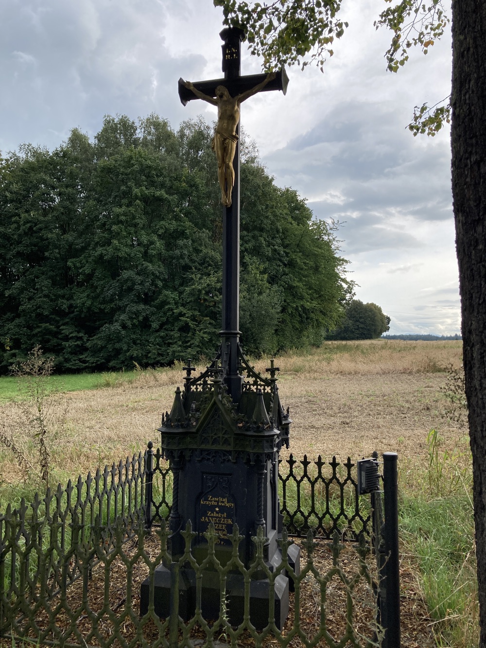 Litinový kříž z roku 1870 v Horní Suché. KULTURNÍ PAMÁTKA