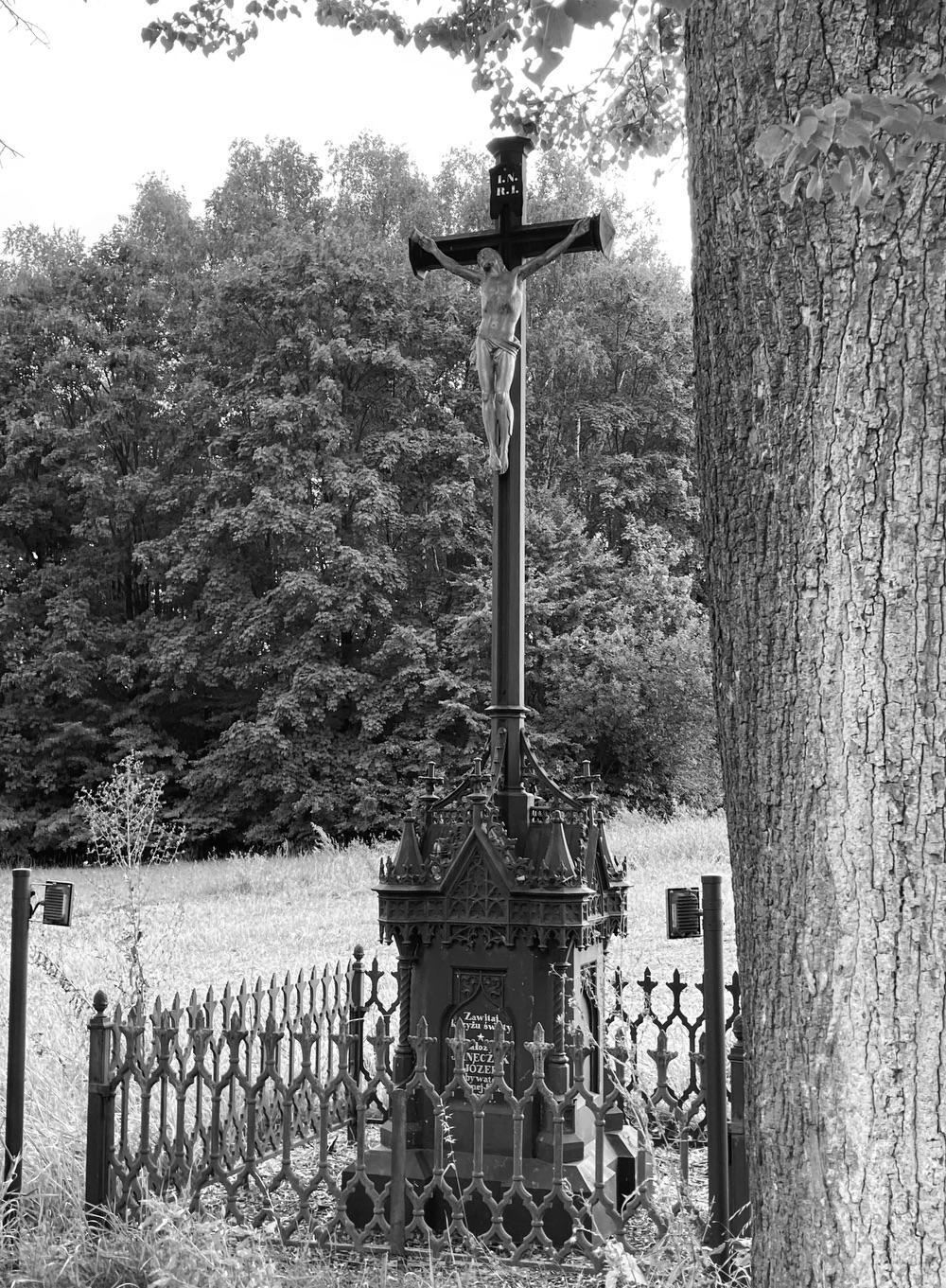 Litinový kříž z roku 1870 v Horní Suché. KULTURNÍ PAMÁTKA