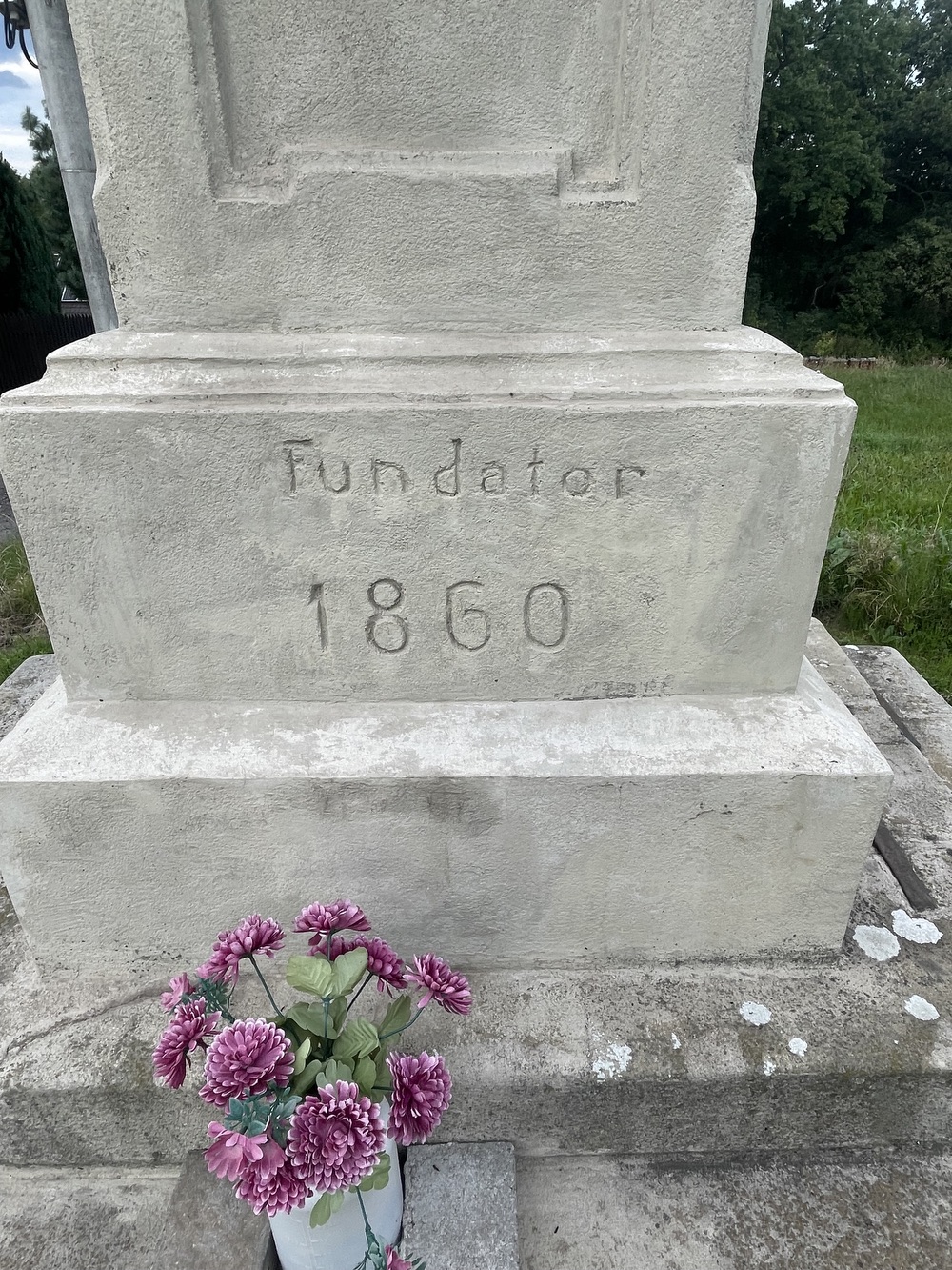 Kamenný kříž z roku 1860 v Petřvaldě, Na Zaryjích. (Fotografováno: 22.9.2023. Autor: Grafová Lenka)