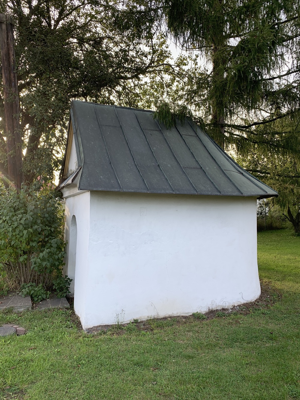 Kaple z roku 1844 v Albrechticích, osadě Pacalůvka. KULTURNÍ PAMÁTKA (Fotografováno: 2.10.2023. Autor: Szarowská Olga)