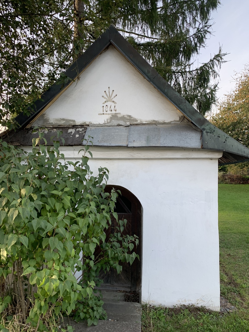 Kaple z roku 1844 v Albrechticích, osadě Pacalůvka. KULTURNÍ PAMÁTKA (Fotografováno: 2.10.2023. Autor: Szarowská Olga)
