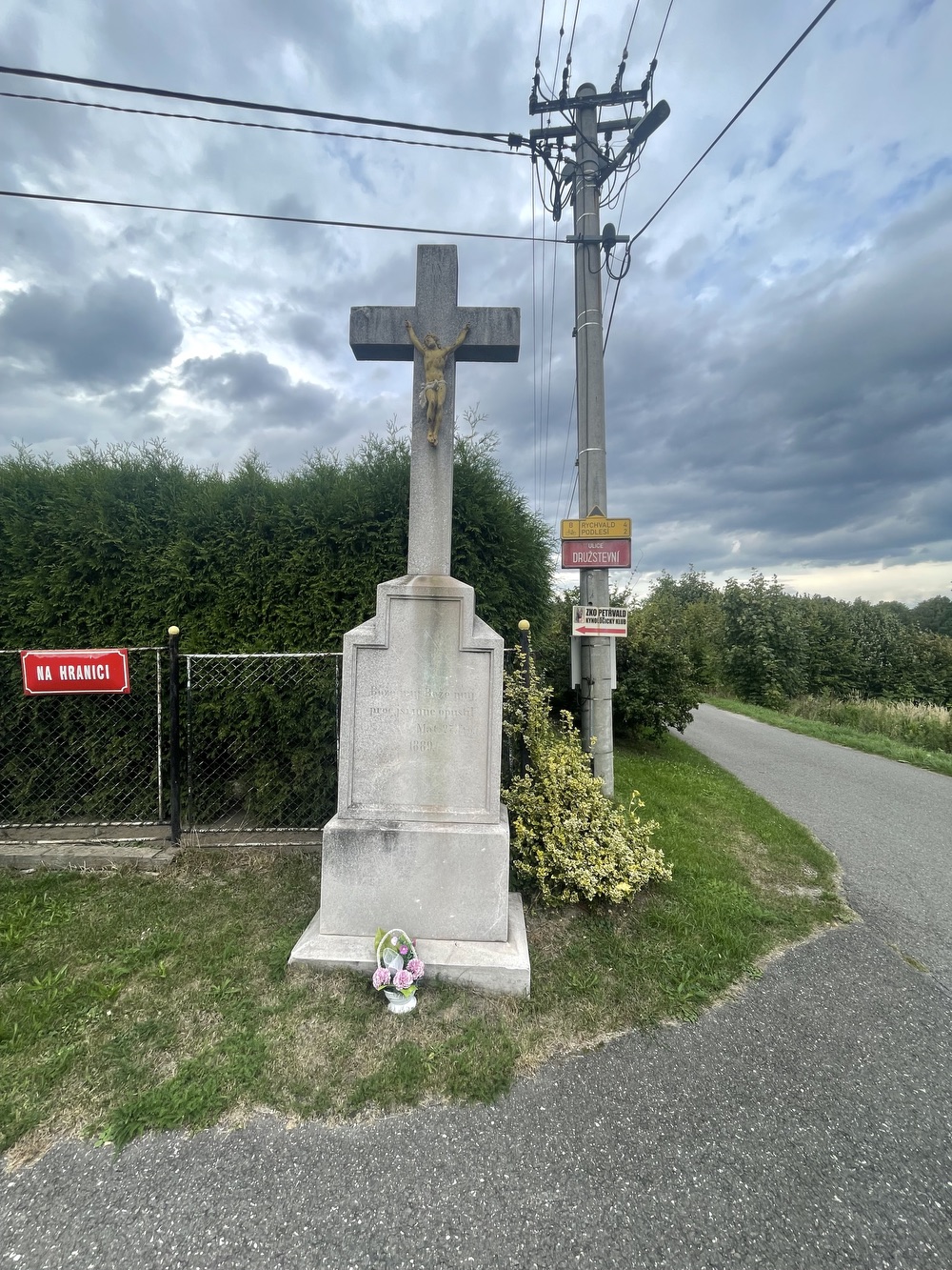 Bernatíkův kříž z roku 1889 v Petřvaldě. (Fotografováno: 22.9.2023. Autor: Grafová Lenka)