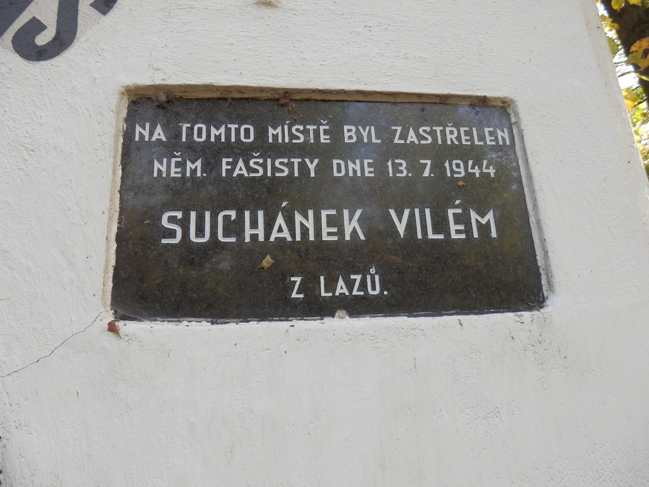 Kaple sv. Jana, Orlová - Lazy. Pamětní deska: Vilém Suchánek. (Fotografováno: říjen 2023. Autor: Mertlová Anna)