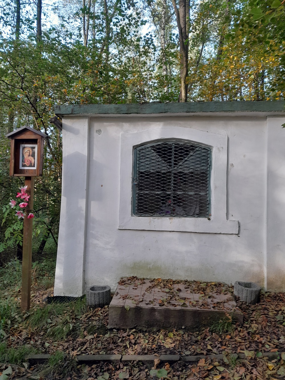 Kaplička u zázračné studánky v Orlové. (Fotografováno: říjen 2023. Autor: Mertlová Anna)
