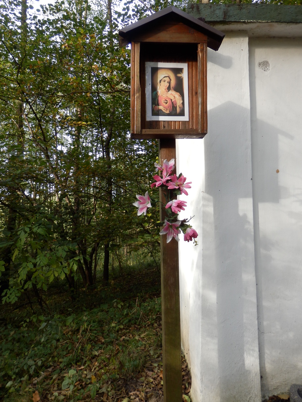 Kaplička u zázračné studánky v Orlové. (Fotografováno: říjen 2023. Autor: Mertlová Anna)