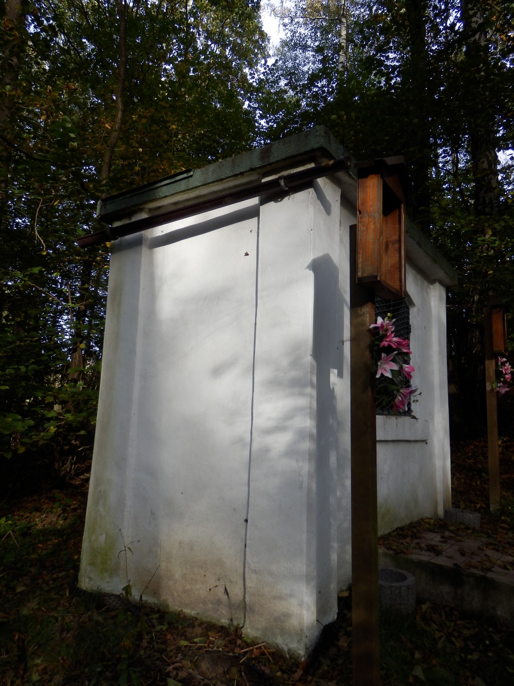 Kaplička u zázračné studánky v Orlové. (Fotografováno: říjen 2023. Autor: Mertlová Anna)
