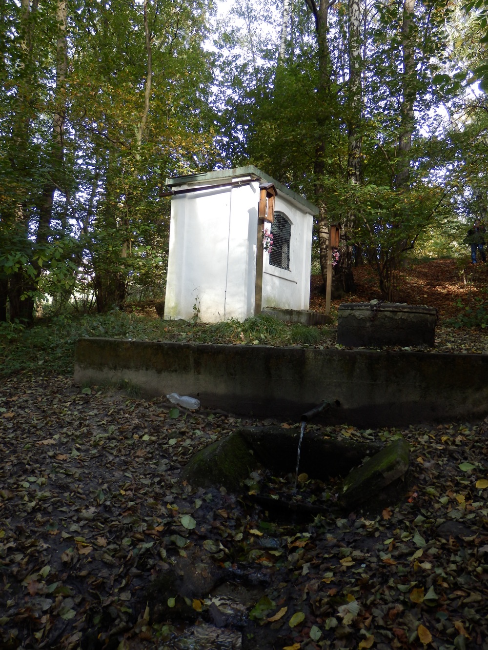 Kaplička u zázračné studánky v Orlové. (Fotografováno: říjen 2023. Autor: Mertlová Anna)