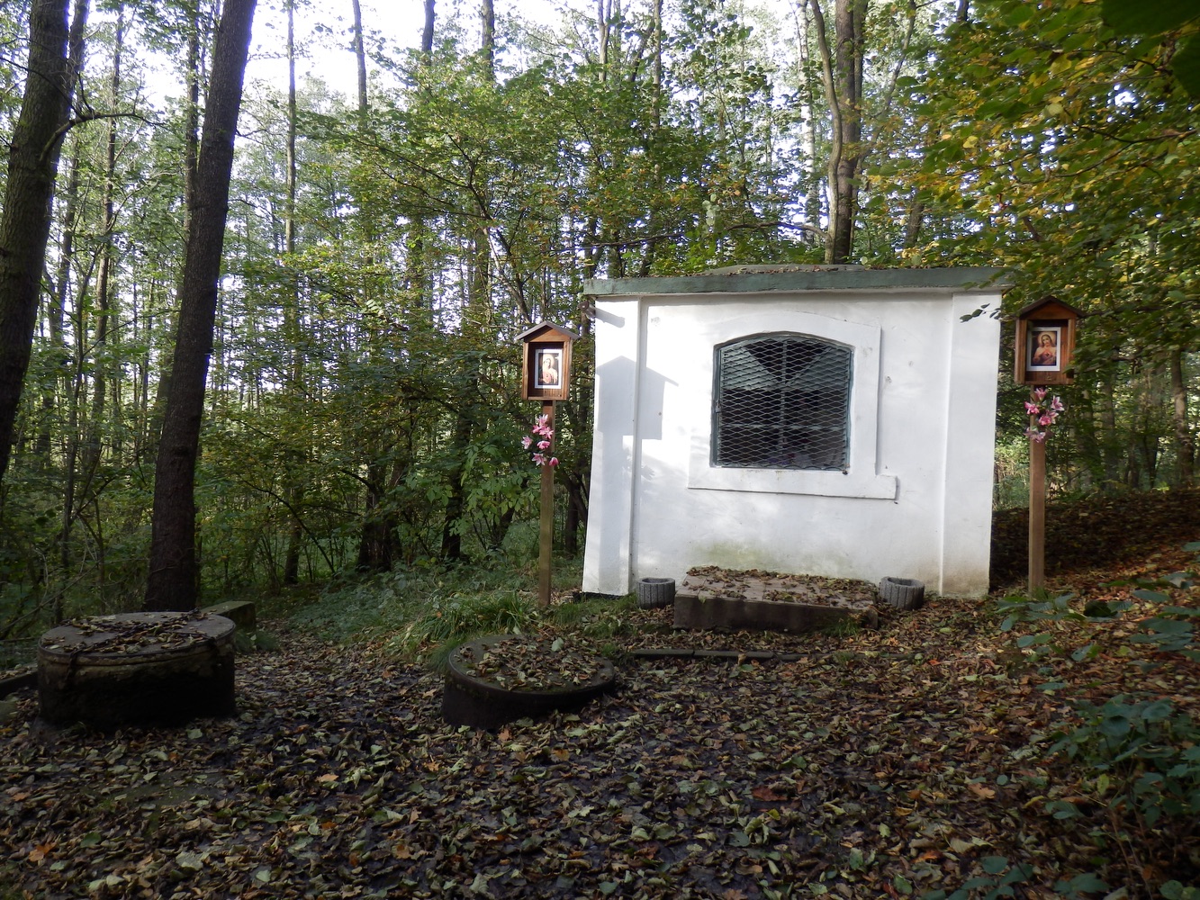 Kaplička u zázračné studánky v Orlové. (Fotografováno: říjen 2023. Autor: Mertlová Anna)