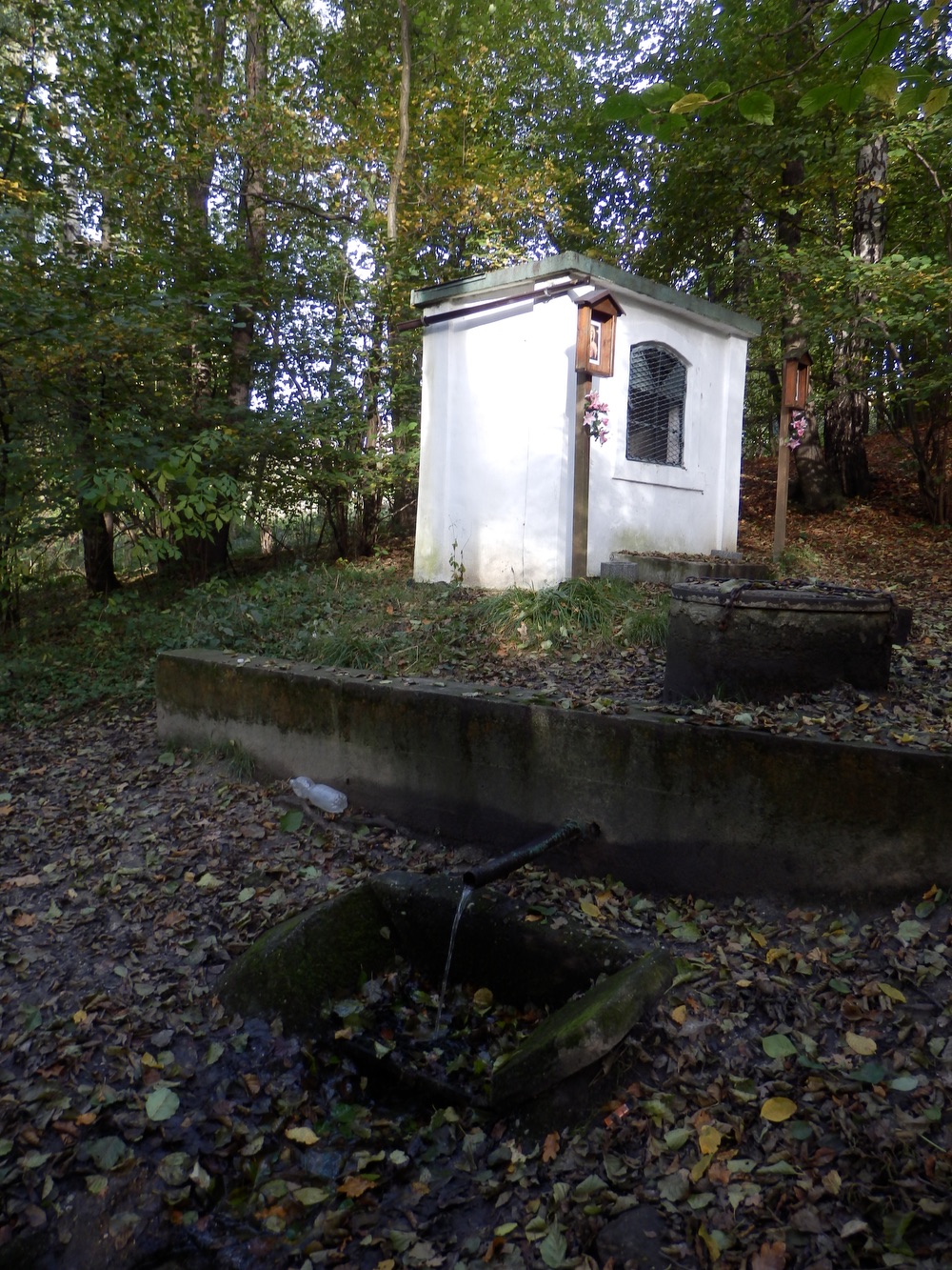 Kaplička u zázračné studánky v Orlové. (Fotografováno: říjen 2023. Autor: Mertlová Anna)