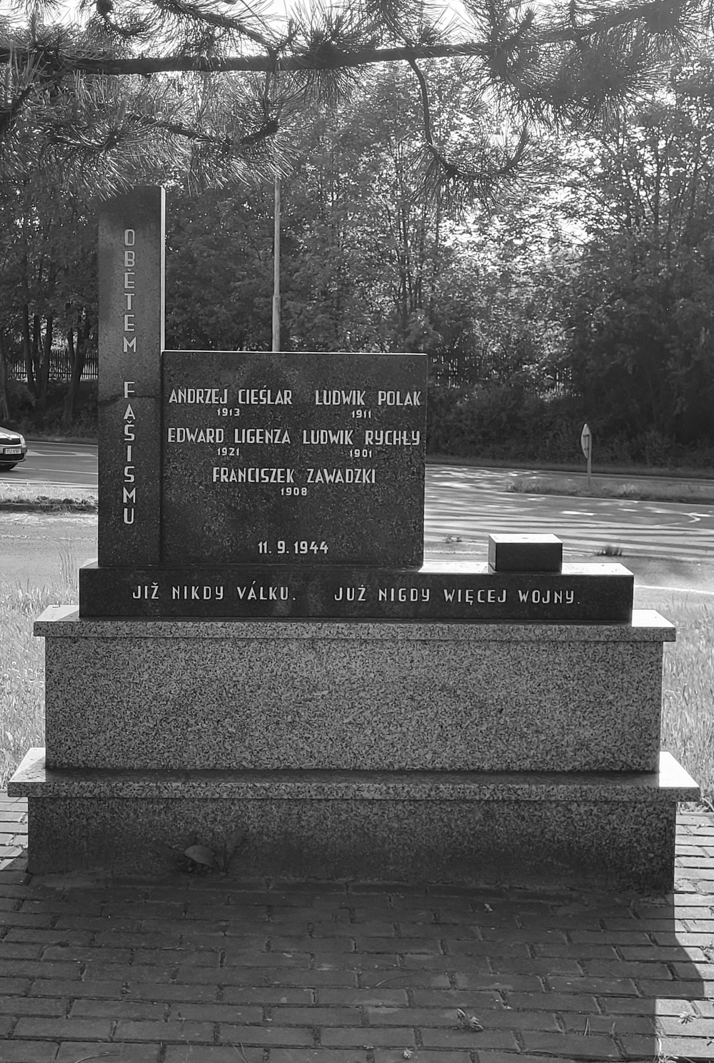 Pomník obětem fašismu (11.9.1944) na ulici Ostravská v Petřvaldě.