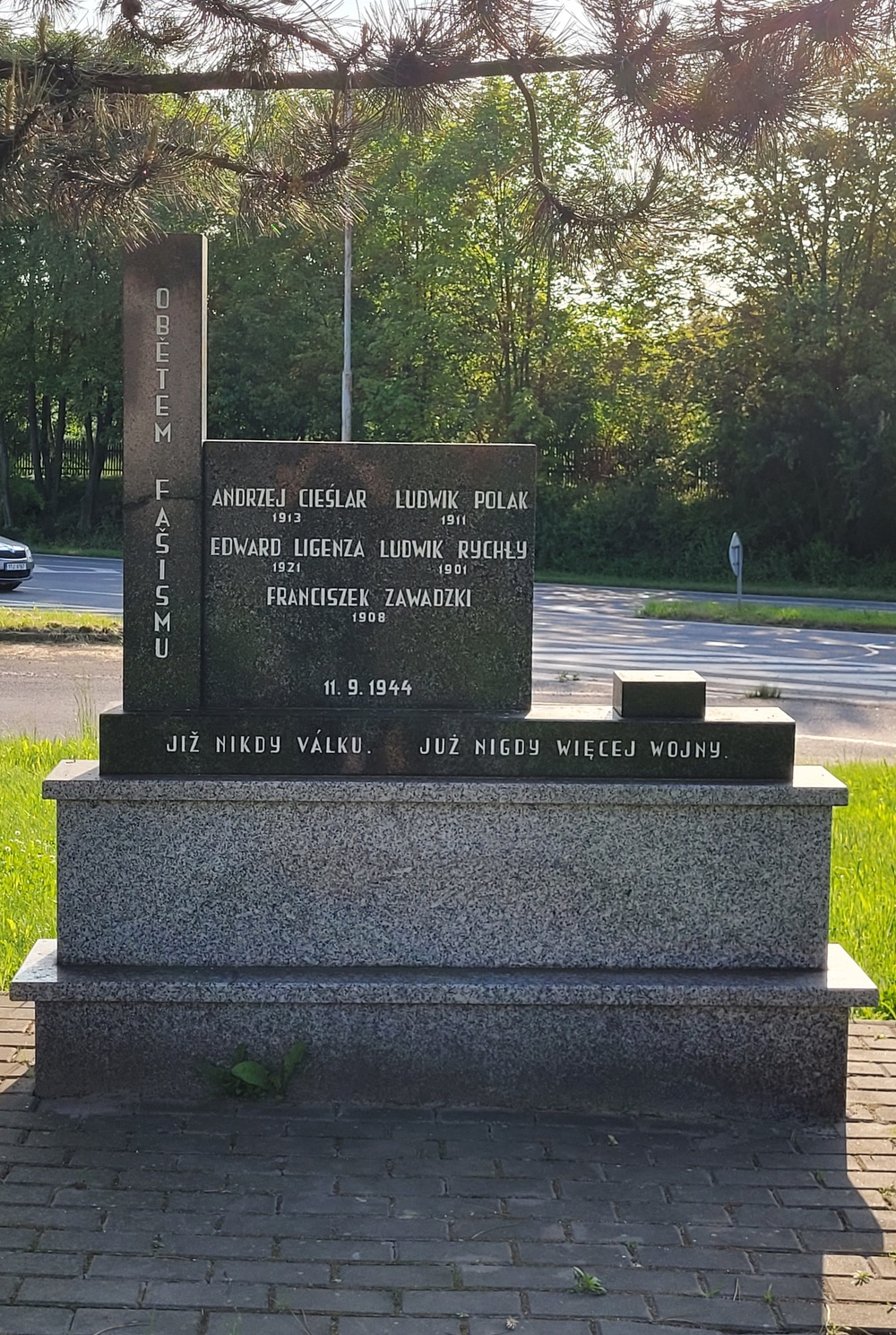 Pomník obětem fašismu (11.9.1944) na ulici Ostravská v Petřvaldě.