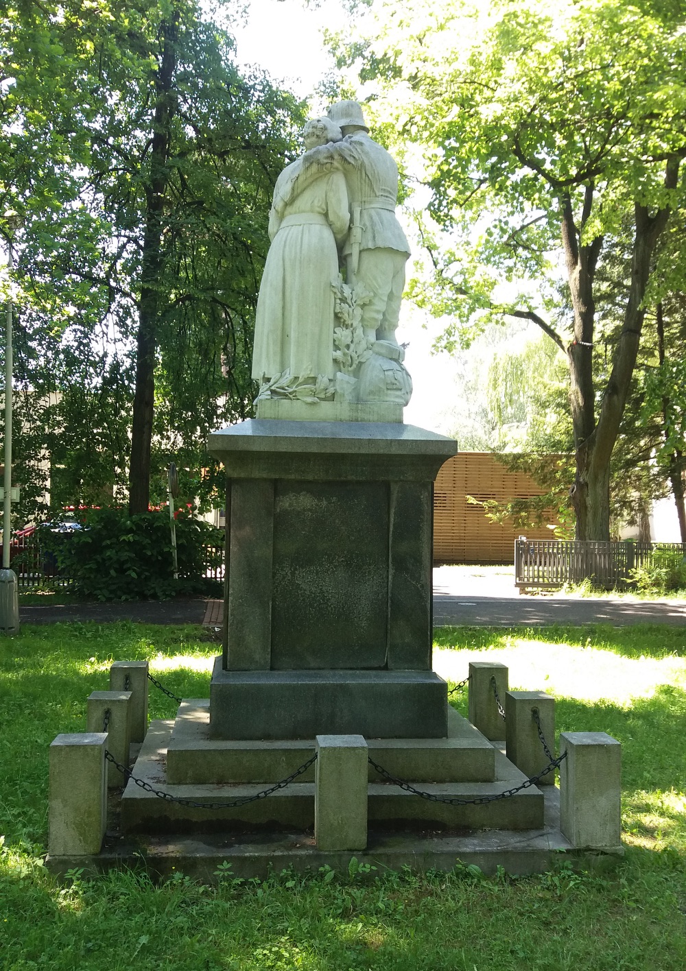 Pomník padlým občanům města v 1. světové válce (Fryštát, park Bedřicha Smetany)