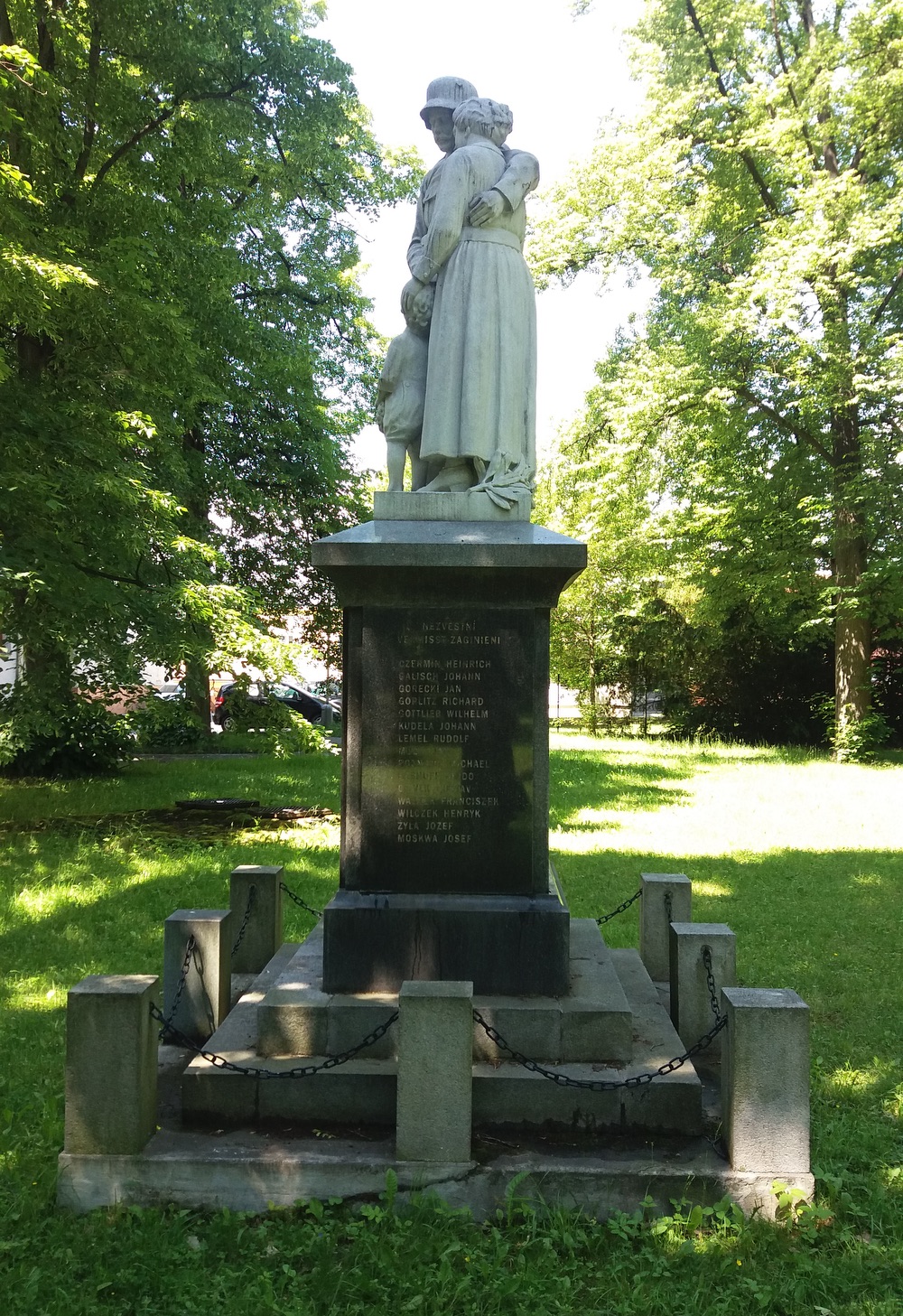 Pomník padlým občanům města v 1. světové válce (Fryštát, park Bedřicha Smetany)
