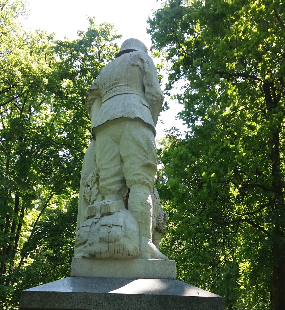 Pomník padlým občanům města v 1. světové válce (Fryštát, park Bedřicha Smetany)