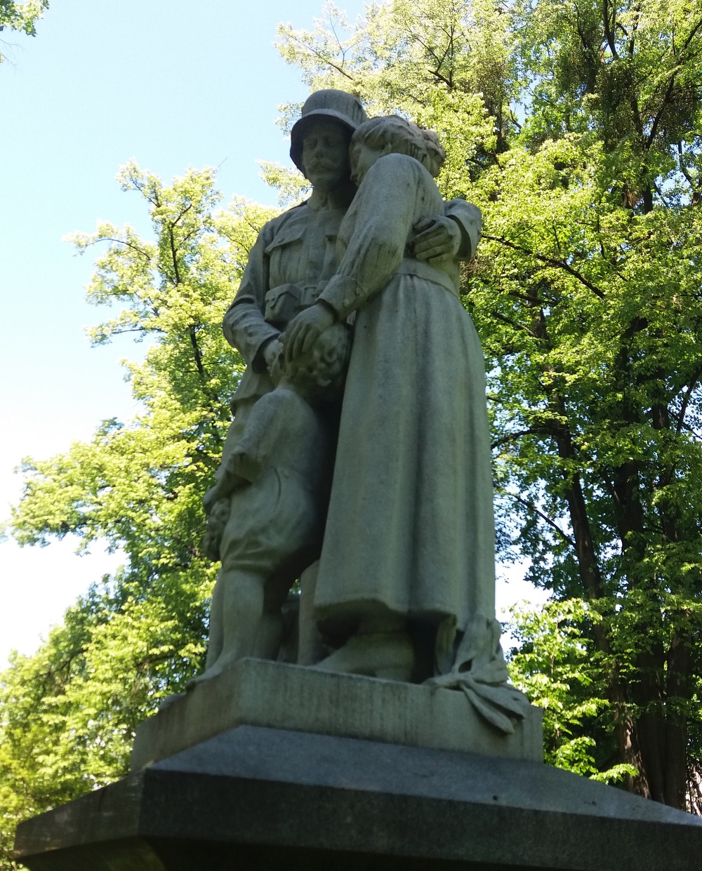 Pomník padlým občanům města v 1. světové válce (Fryštát, park Bedřicha Smetany)