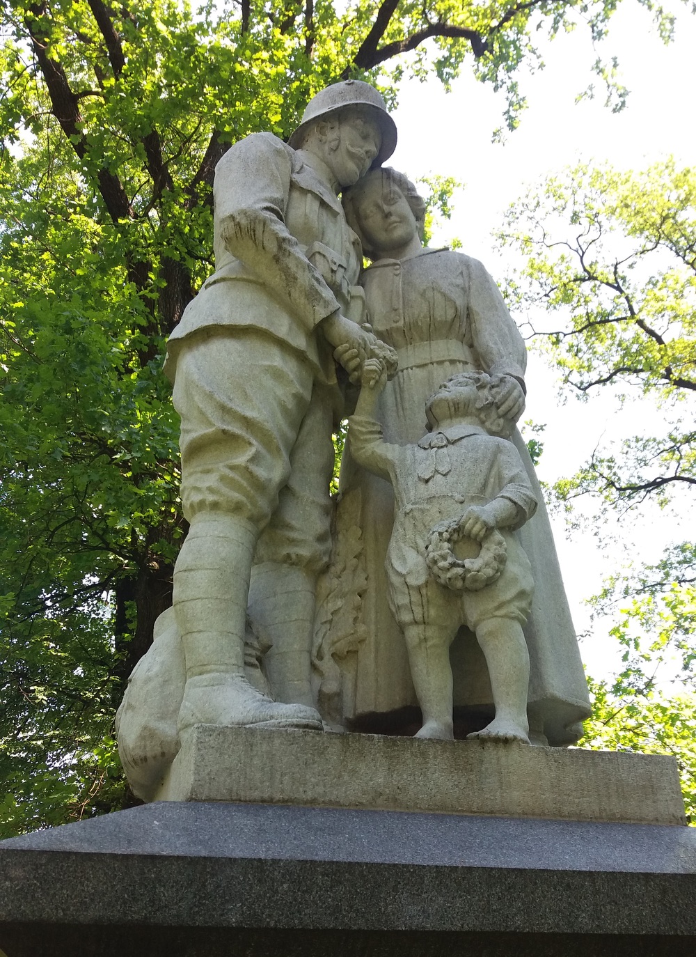 Pomník padlým občanům města v 1. světové válce (Fryštát, park Bedřicha Smetany)
