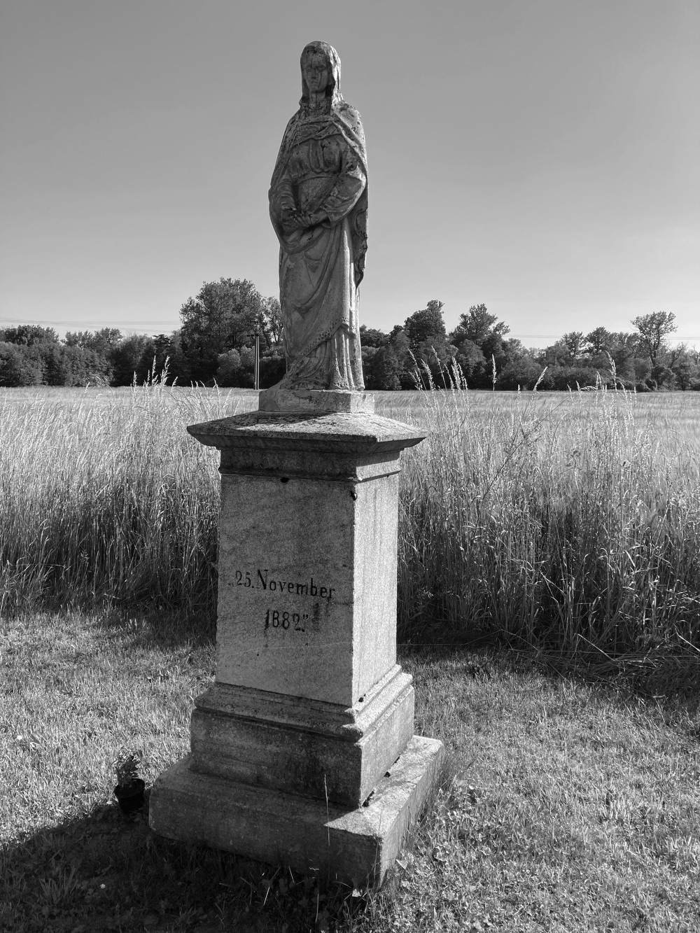 Socha Panny Marie ve Starém Městě s uvedeným datem 25. listopad 1882