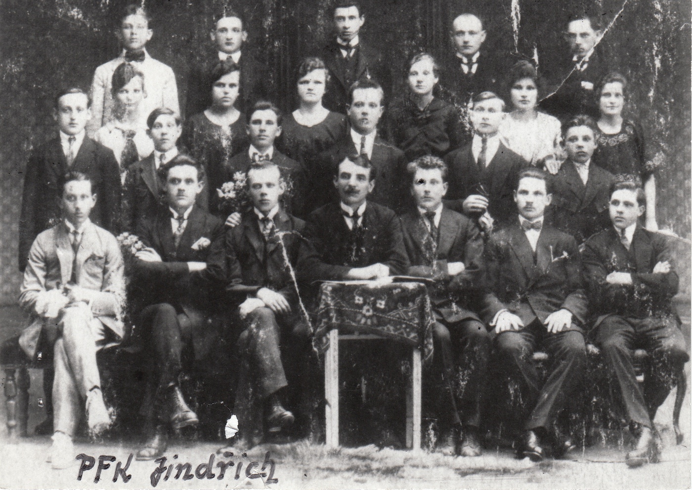 Členové dělnického tělovýchovného spolku PFK Jindřich v roce 1926