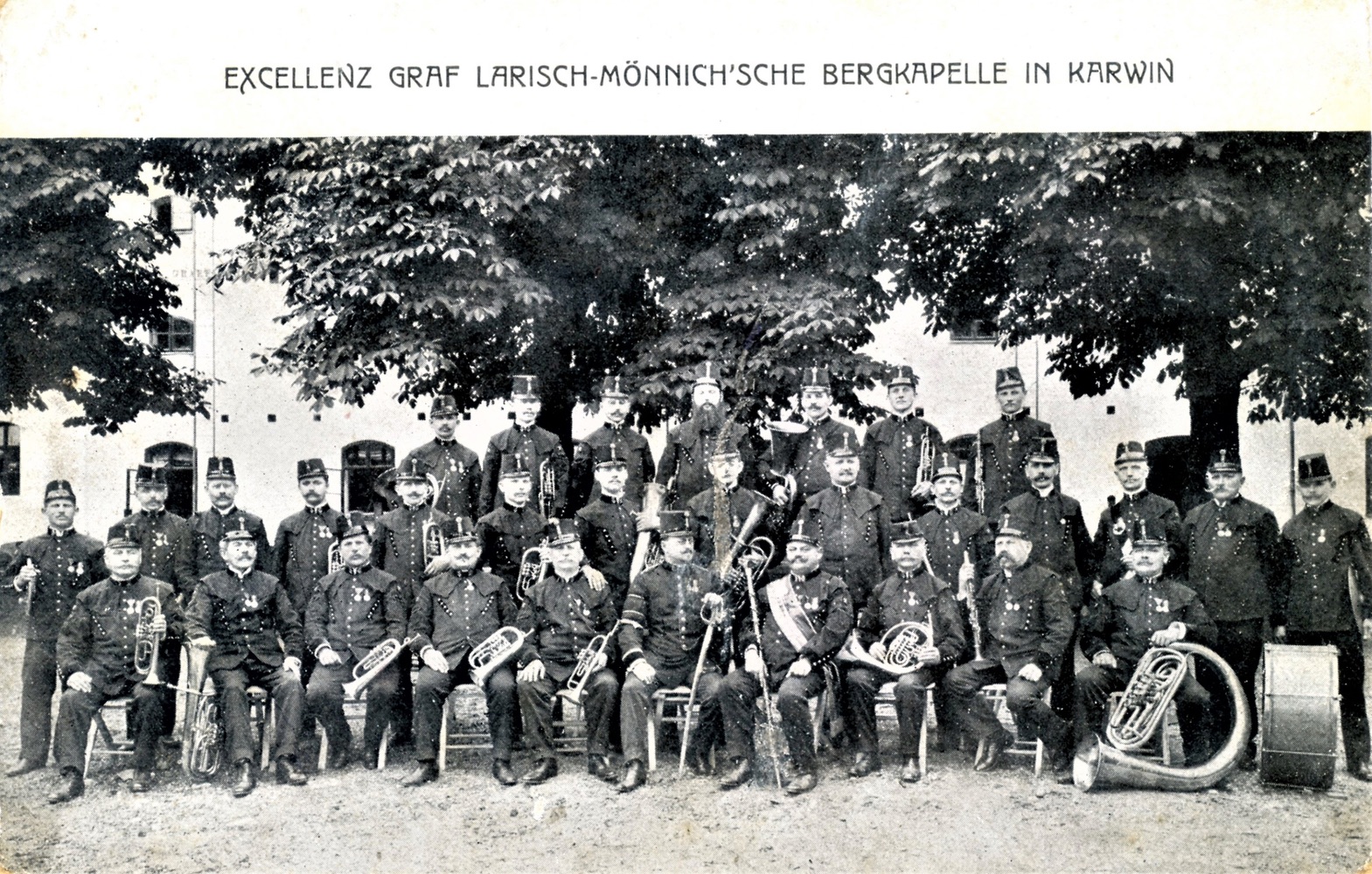 Hornická kapela hraběte Larisch-Mönnicha na pohlednici z roku 1908 (Externí zdroj: mindat.org = KLIK NA OBRÁZEK)