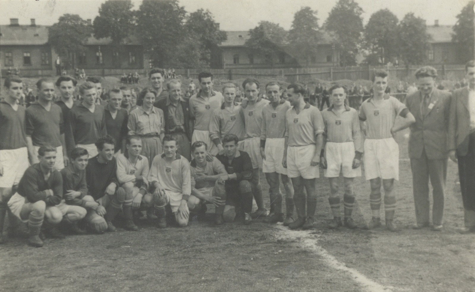 Dana a Emil Zátopkovi na hřišti PKS Polonia 24. 8. 1952 (se svolením p. Osvalda Wytrzense, ze soukromé sbírky)