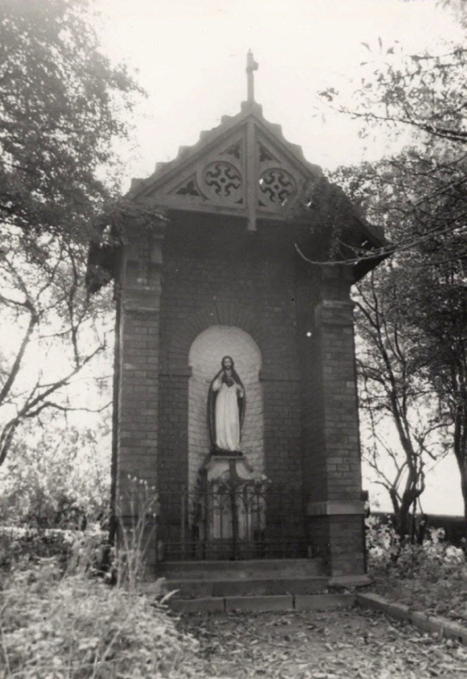 Kaple Nejsvětějšího Srdce Ježíšova (Fotografie z publikace Katalog památek města Karviné, 1. díl)