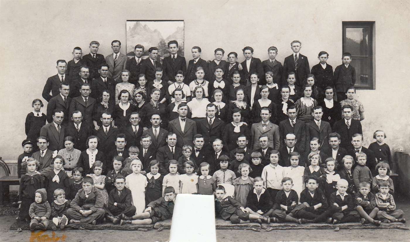 Členové tělovýchovné jednoty FDTJ Karvinná - Sovinec v roce 1926