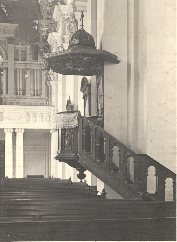 Z interiéru kostela sv. Jindřicha