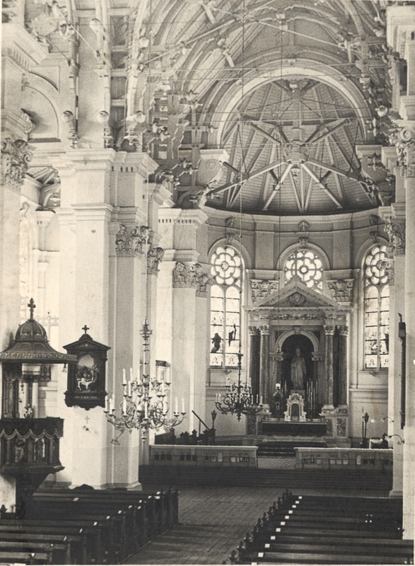 Z interiéru kostela sv. Jindřicha