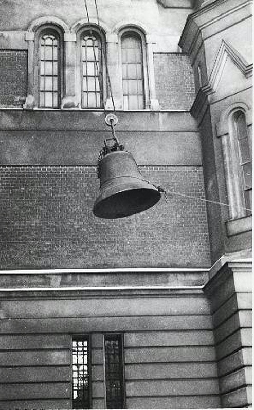 Válečná rekvizice zvonů. Snesení zvonů z Nového kostela 27. března 1942