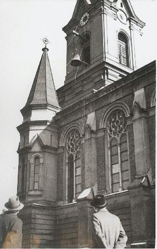 Válečná rekvizice zvonů. Snesení zvonů z Nového kostela 27. března 1942