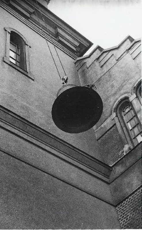 Válečná rekvizice zvonů. Snesení zvonů z Nového kostela 27. března 1942