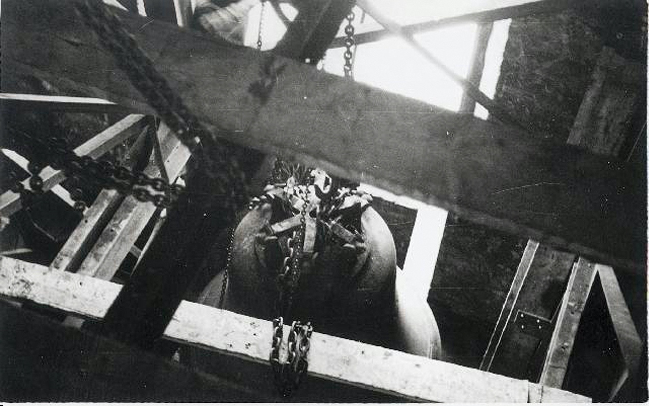 Válečná rekvizice zvonů. Snesení zvonů z Nového kostela 27. března 1942