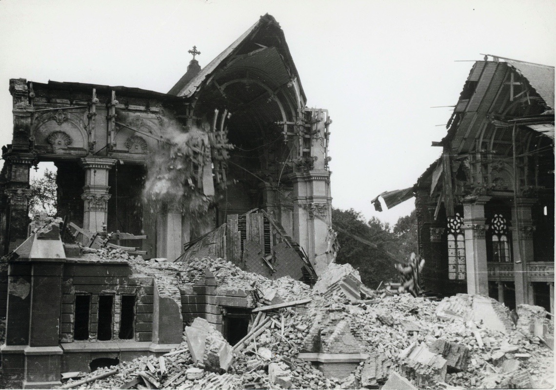 Demolice kostela sv. Jindřicha v roce 1960. (Fotografie Jana Wałoszka, Státní okresní archiv Karviná, 786)
