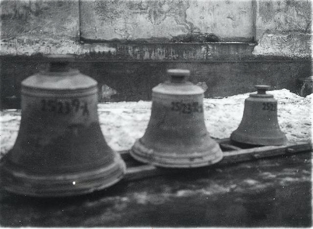 Válečná rekvizice zvonů. Snesení zvonů z Nového kostela 27. března 1942