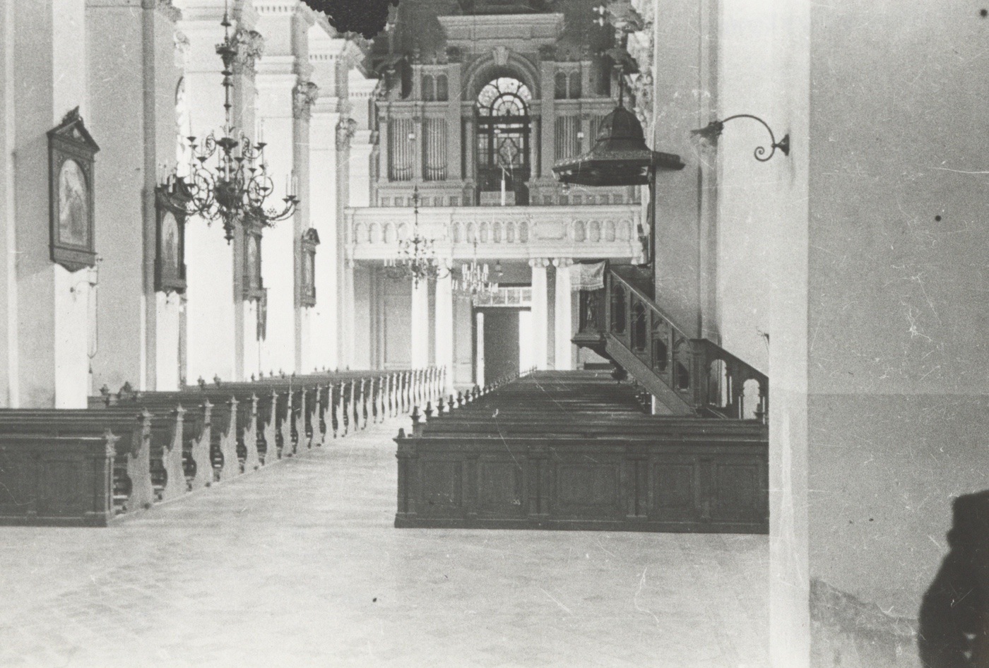 Z interiéru kostela sv. Jindřicha