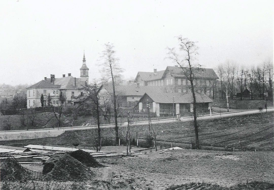 Kostel sv. Petra z Alkantary z pohledu od zahradnictví Dvořák (1943)