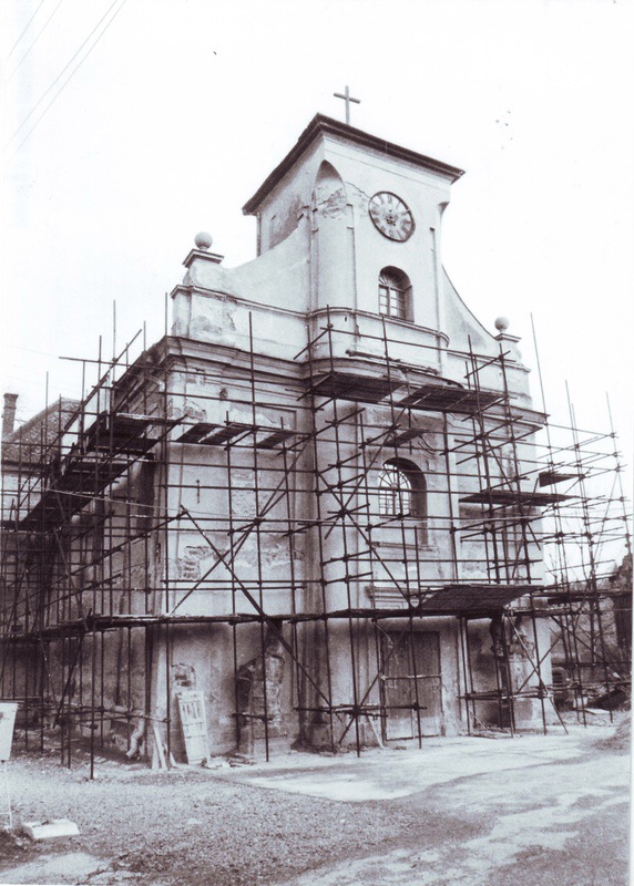 Kostel sv. Petra z Alkantary při rekonstrukci prováděné v letech 1994–1996. (Fotografie Františka Sikory, Státní okresní archiv Karviná, Z 182)