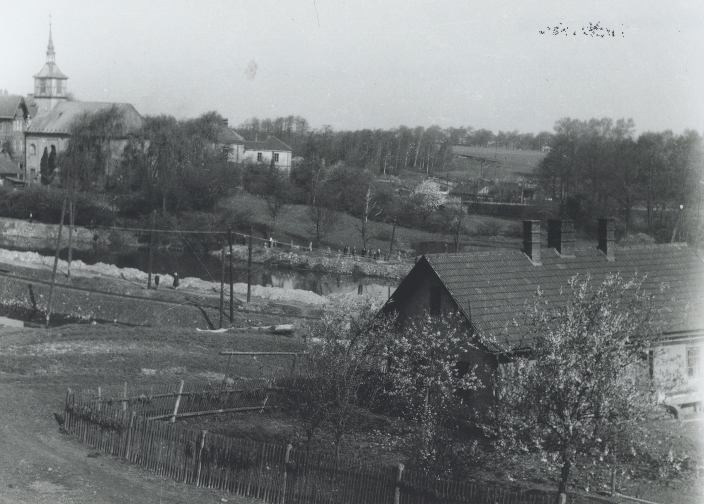 Druhý snímek z pokusu o panoramatický pohled na krajinu v okolí kostela sv. Petra z Alkantary