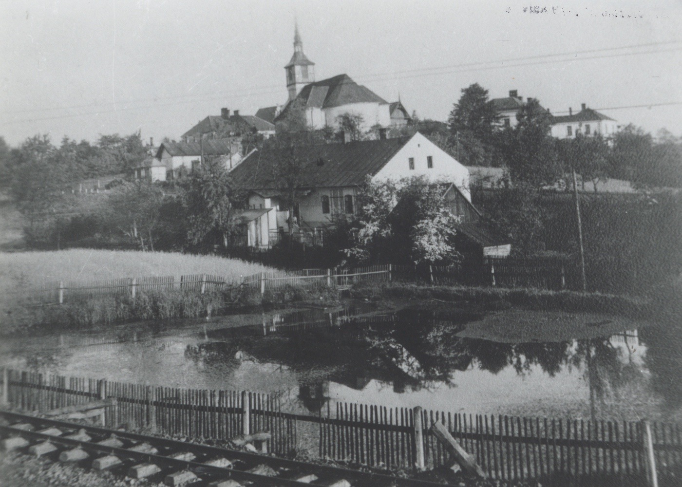 Partie u kostela sv. Petra z Alkantary