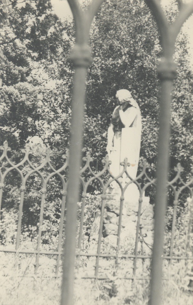 Náhrobek Ing. Celestyna Racka, důlního záchranáře, který zahynul při důlním neštěstí na dolech Jan a Františka dne 14. června 1894