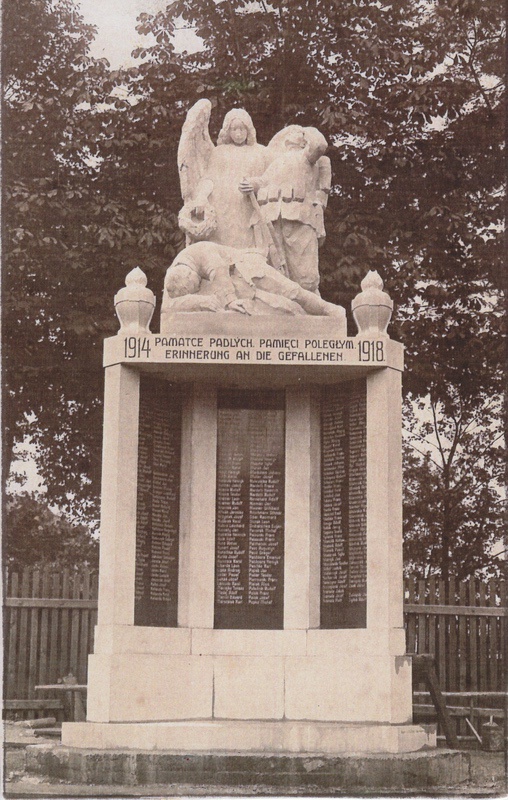 Památník obětem 1. světové války. Slavnostně odhalen v roce 1928.