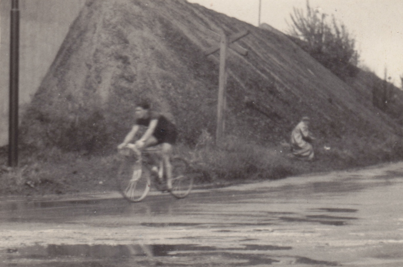 Záběr z cyklistického závodu - vjezd do podjezdu u Žabkova